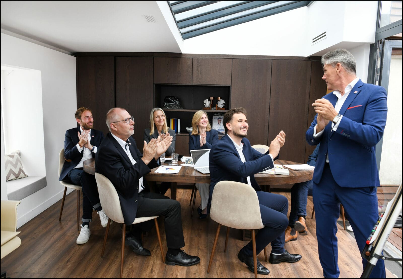 Coach performance business accompagnant une équipe dirigeante vers l’excellence opérationnelle